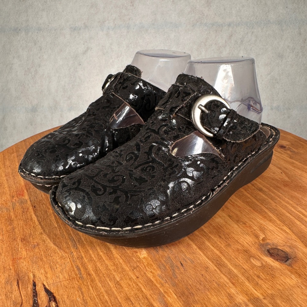 Croft & Barrow Clogs Women 6 Black Good Embossed Paisley Buckle Mules A17 0964